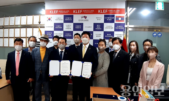 업무 체결 후 기념사진