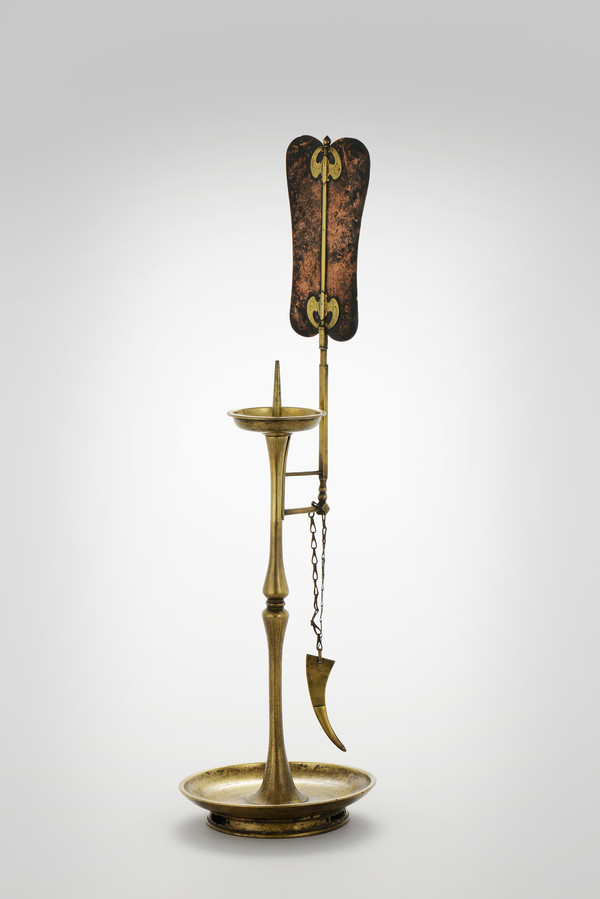                                                파초형박쥐문불후리촛대  ⓒ 등잔박물관