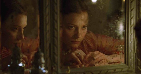 권태로운 결혼생활로 불행한 엠마역에 미아 와시코브스카 Mia Wasikowska) ⓒ nytimes.com