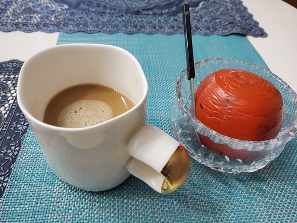 김현경 여사가 인터뷰 시작 전에 차려준 커피.(사진=용인일보)