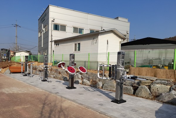 용인 기흥구 보라동, 지곡천 산책로·나산초~보라중 보행로에 '쉼터' 조성 용인 기흥구 보라동, 지곡천 산책로·나산초~보라중 보행로에 '쉼터' 조성