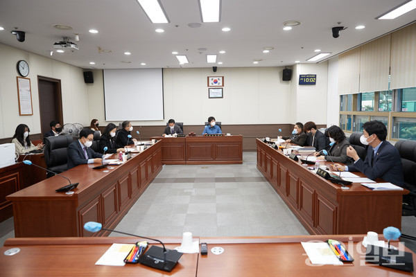 용인시의회 자치행정위원회 행정사무감사 강평 /사진=용인시의회