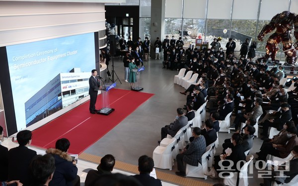 이상일 용인특례시장이 서플러스글로벌 반도체 장비 클러스터 준공식에서 인사말을 하고 있다. /사진=용인시