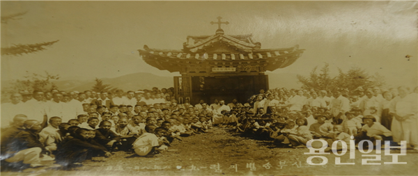 김대건 기념각(남곡리 본당 프랑스 포 신부님 송별 기념) / 사진 은이성지 제공