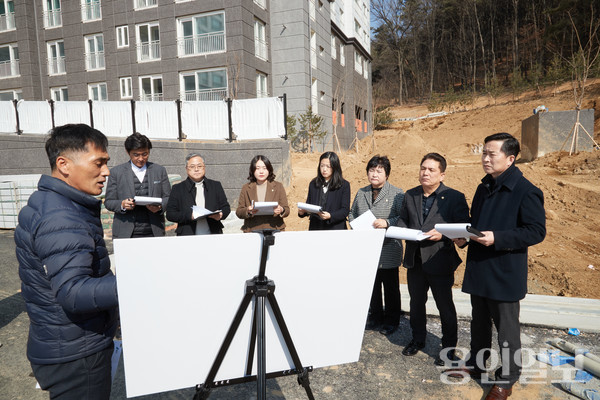 용인특례시의회 자치행정위원회가 제271회 임시회 공유재산 관리계획안 심의 대상지인 ▲역북동 산10-3 ▲마북동 101를 차례로 방문해 현장을 방문했다. /사진=용인특례시의회
