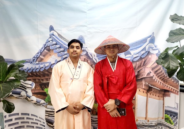 지난 24일 용인시외국인복지센터에서 열린  내외국인이 함께 즐기는 추석 행사 내 마련된 포토존.