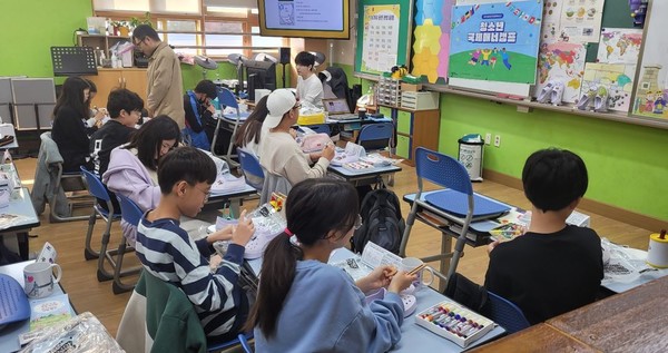 용인특례시가 지원하는 청소년국제매너캠프 진행 모습. /사진=용인시