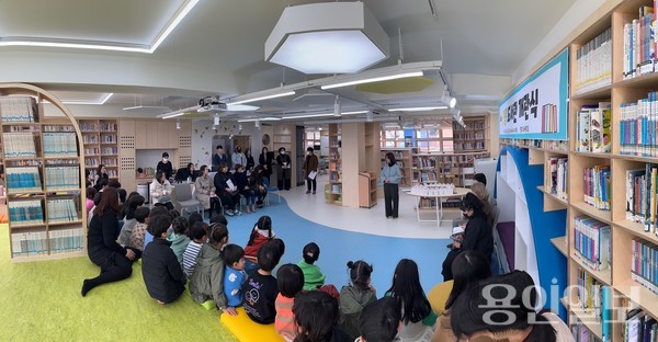 용인 백봉초등학교 작은도서관이 책과 미디어를 융합한 도서관으로 재탄생, 20일 개관식을 개최했다. /사진=백봉초