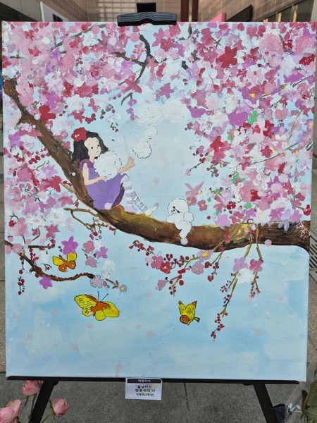 흩날리는 벚꽃속의 나무, 화랑아트 수강생 초등3 석예은作