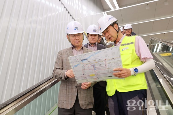이상일 용인특례시장이 26일 GTX-A 구성역 공사 현장을 방문해 시설을 점검했다. /사진=용인시