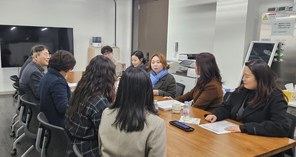 1월 23일 경기도의회 전자영 의원은 용인 성지초등학교에서 현장 간담회를 진행했다. /사진=전자영의원실