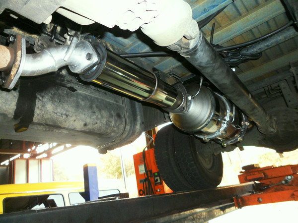 용인특례시기 노후 경유차 배출가스저감장치 부착과 건설기계 엔진교체에 지원하는 보조금 지원신청을 26일부터 접수한다. 사진은 배출가스저감장치를 부착한 경유차 /사진=용인시