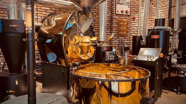 커피라빈트 용인본점 내 로스팅기 ⓒ커피라빈트