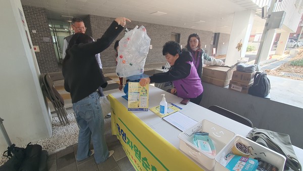 재사용과 재활용을 촉진하는 화목한 자원순환 가게 운영 /사진=용인시자원봉사센터