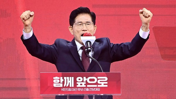 두 팔 번쩍! 김문수 후보