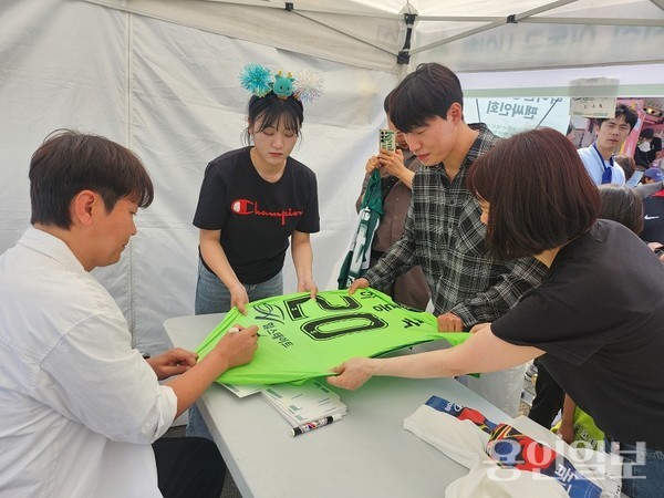 이동국 선수 팬 사인회