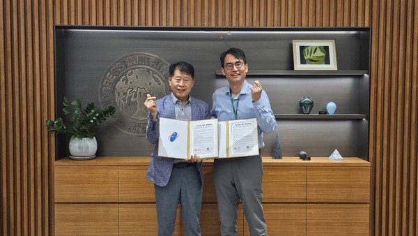 유한양행이 기흥동행정복지센터와 이웃돕기 후원 협약을 맺고 생활용품을 기부했다. 