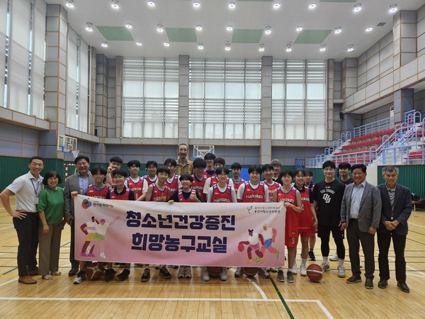 용인시 청소년미래재단과 한기범 희망나눔이 소외계층 청소년 위한 ‘희망 농구 교실’을 운영하고 있다.