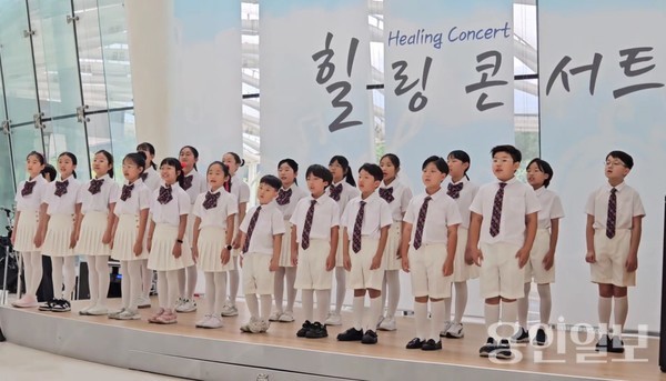 7월 16일 수원 영통 예인교회 소속 어린이합창단이 용인세브란스병원 로비에서 힐링 콘서트를 열었다.  