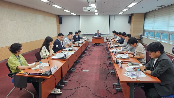 용인특례시가 국가산단 산업단지계획 변경에 따른 ‘인허가 지원 TF 회의’를 개최했다. /사진=용인시