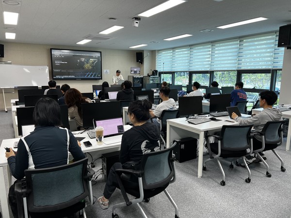제조 소공인 및 재직자 등이 역량강화 교육을 듣고 있다. /사진=용인시산업진흥원