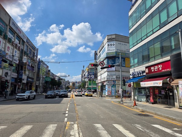 제15호 골목형상점가로 지정된 구성언남 골목형상점가 전경