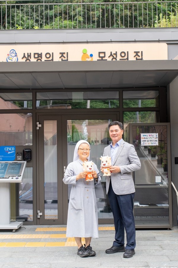 정하용 경기도의원이 25일 한부모가족복지시설인 생명의집을 방문했다. /사진=정하용의원