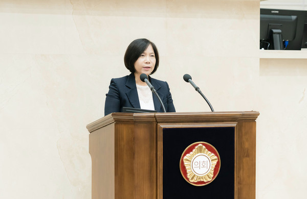 10일 열린 제295회 임시회 제2차 본회의에서 5분 자유발언을 하고 있는 신현녀 의원