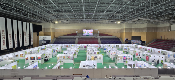 2025 용인 세계 예술&문자 엑스포 전시장.