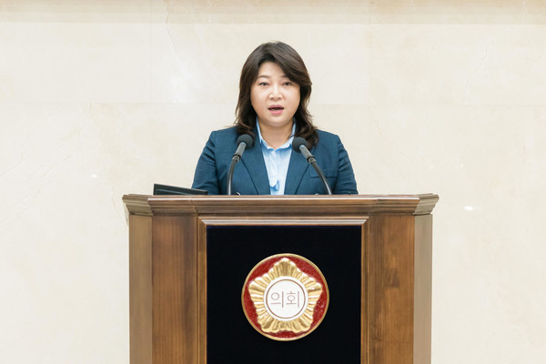 용인특례시의회 박희정 의원이 10일 열린 제295회 임시회 제2차 본회의에서 5분 자유발언을 하고 있다.