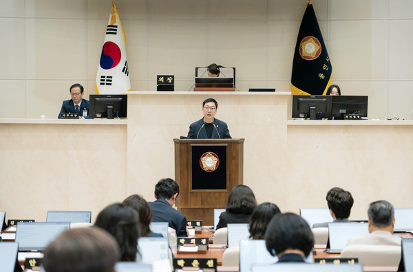 용인특례시 강영웅 의원이 19일 열린 제295회 임시회 제3차 본회의에서 5분 자유발언을 하고 있다.