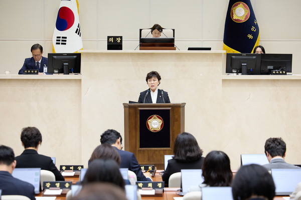 김상수 용인특례시의원이 19일 열린 제295회 임시회 제3차 본회의에서 시정질문을 하고 있다.