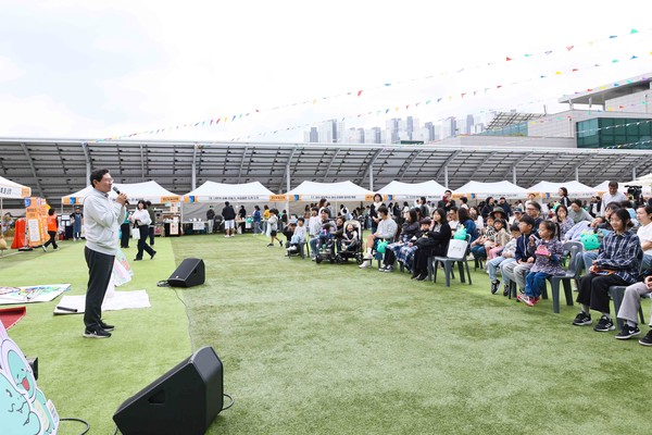 18일 용인특례시청 하늘광장에서 열린 북페스티벌 모습