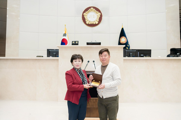 용인시의회 김상수 의원이 6일 용인시 골프협회로부터 공로패를 수상했다. /사진=김상수 의원